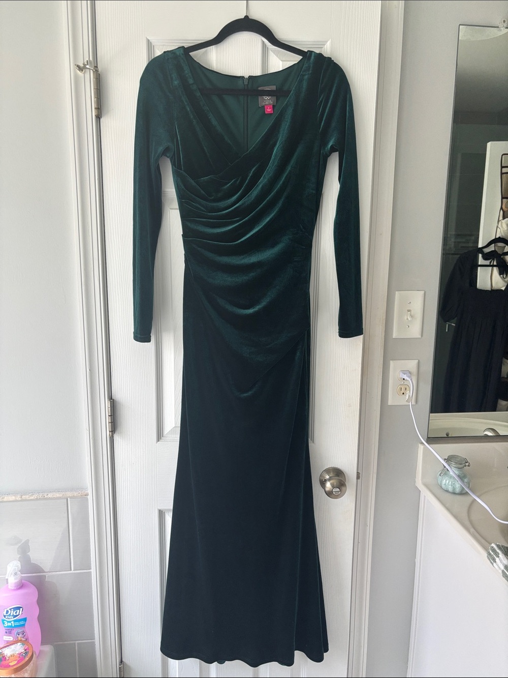 Vince Camuto Emerald Green Velvet Long-Sleeve Gown